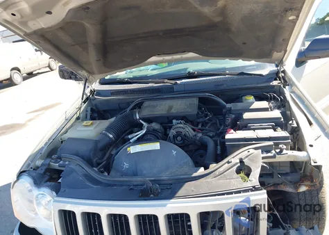 2010 Jeep Grand Cherokee Laredo z USA, uszkodzony, nr VIN 1J4PR4GKXAC153384